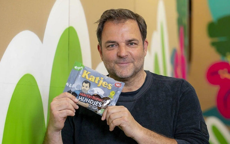Katjes und Martin Rütter präsentieren auf der ISM das neue vegane Lakritz „Hundjes“