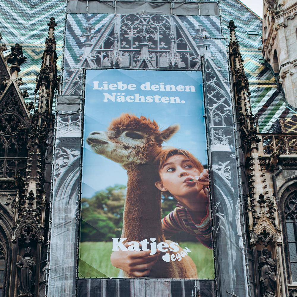 Katjes-Megabanner am Stephansdom